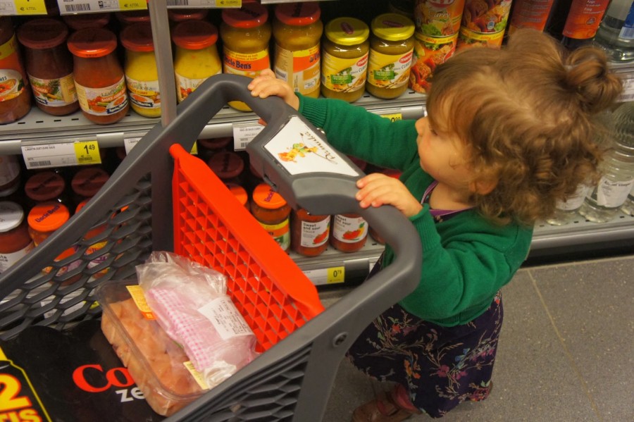 De ce nu ar trebui luaţi copiii la cumpărături