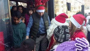 Autobuzul lui Moş Crăciun, NEÎNCĂPĂTOR pentru copiii gălăţeni