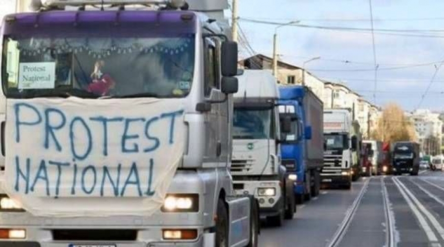 PREGĂTIRI de PROTESTE. Transportatorii se plâng că RCA-ul îi bagă în faliment