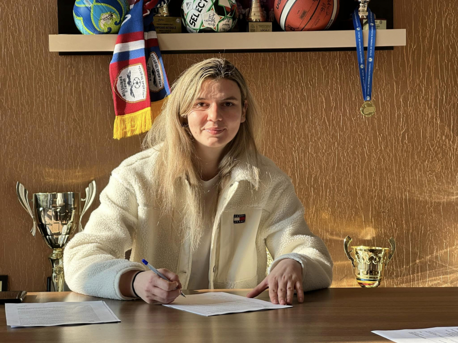 Handbalista Cristina Marcu revine la CSM Galaţi