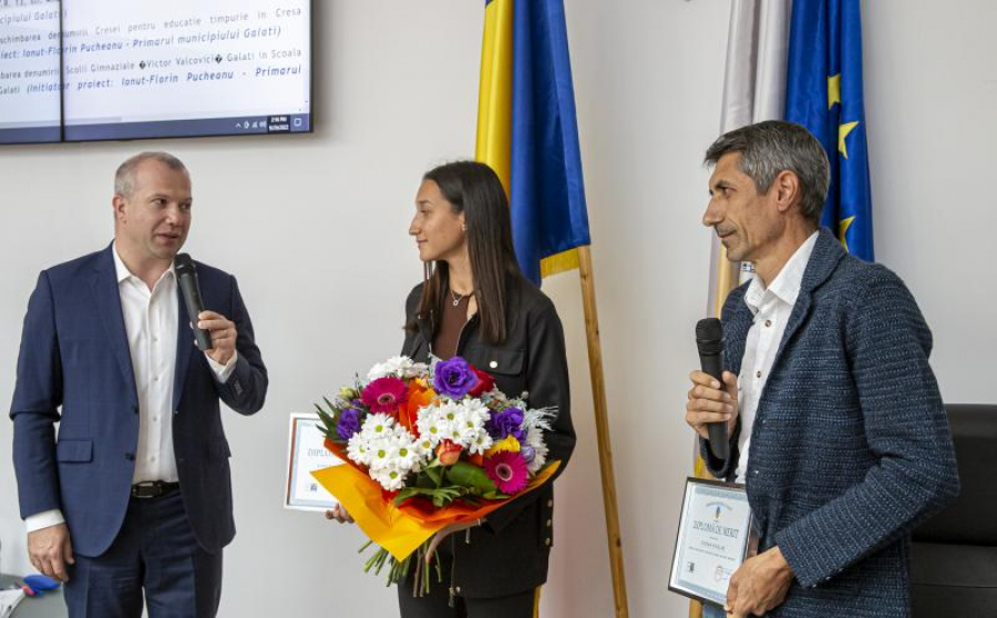 Atleta Rebeca-Daria Ciocan şi antrenorul ei, premiaţi de Primărie