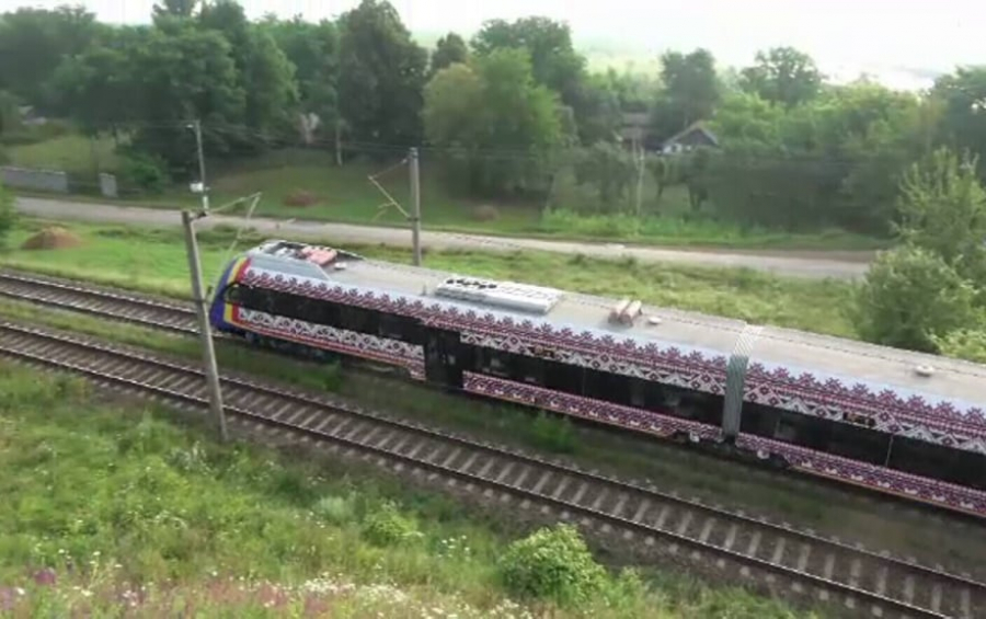 După patru ani de muncă, este gata primul tren diesel românesc