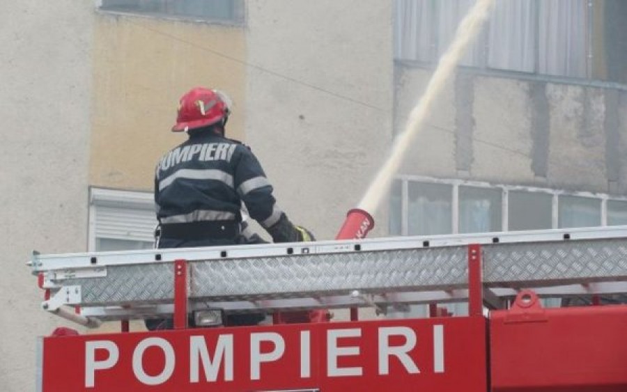 Boschetarii, pericol public! Au pus foc la etajul al şaselea al uni bloc turn