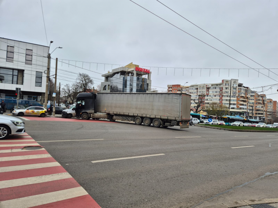 Poza zilei. Când rămâi cu TIR-ul în drum