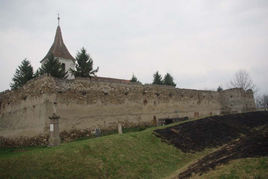 Vestigii seculare: Biserica fortificată de la Aiţa Mare