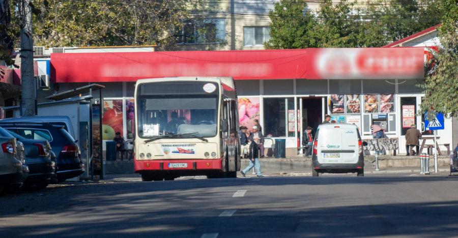 Locatarii vor sens unic în zona complexului Siret. REPORTAJ