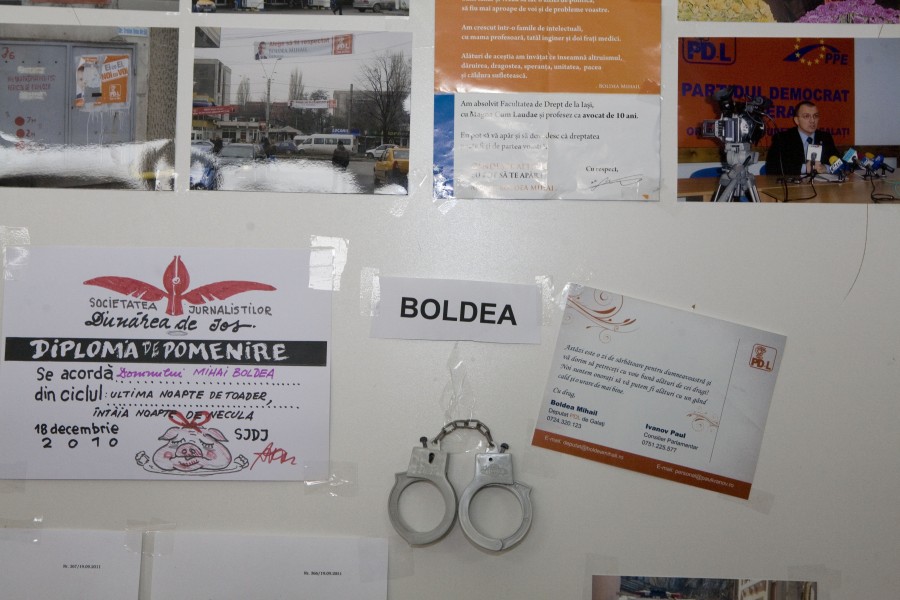Politică şi gogoşi - Mihail Boldea "prezent" la Ziua Politicianului
