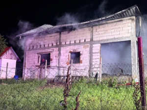 Incendiu provocat de un trăsnet, &icirc;n judeţul Galaţi
