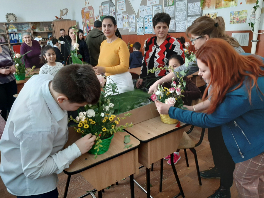 Veselie când părinţii se întorc din nou în bănci (FOTO)