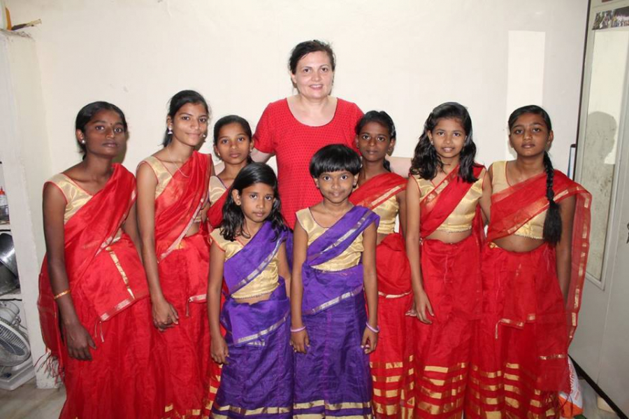 Membru fondator ”Inimă de Copil”, Dana s-a dedicat copiilor sărmani din India (FOTO)