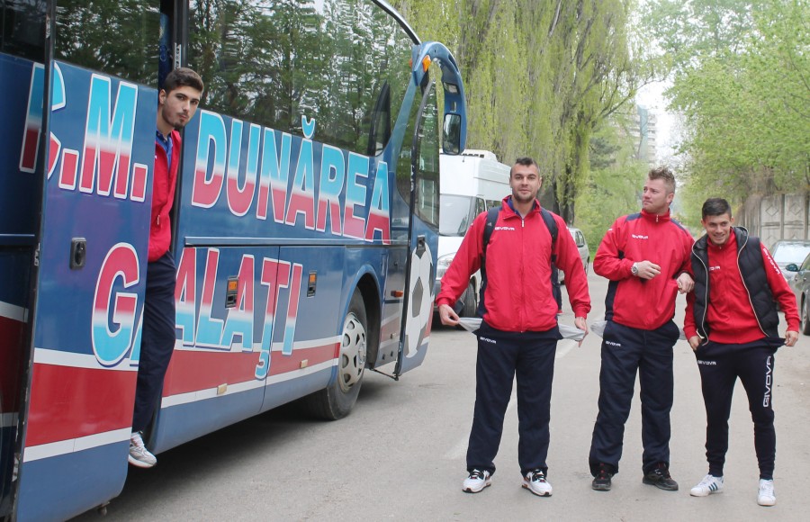 UPDATE Fotbaliştii de la Dunărea au renunţat la protest şi au plecat spre Suceava