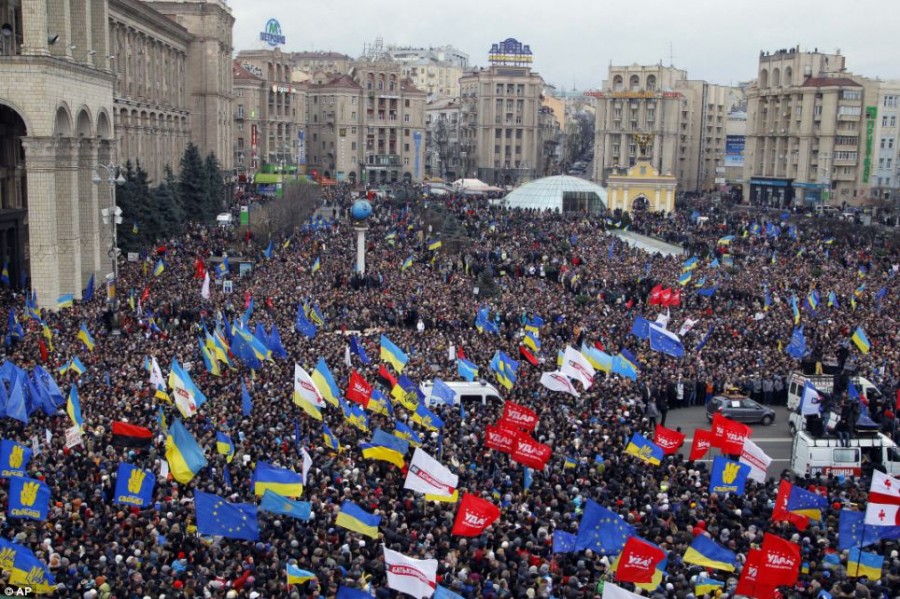 Bilanţul protestelor de la Kiev a ajuns la cinci morţi şi 300 de răniţi/ Imagini extrem de dure (VIDEO)