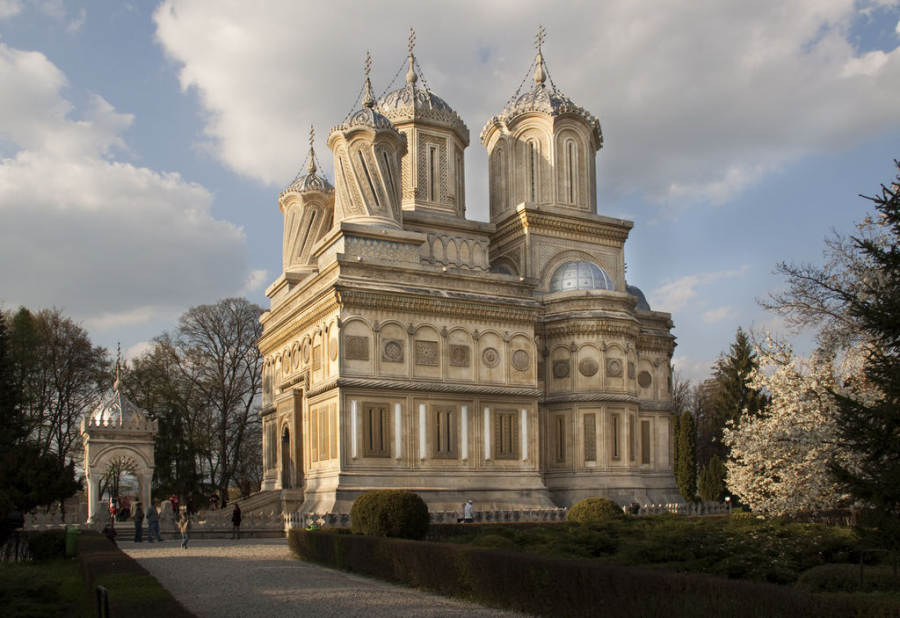 Românii cred că sunt superiori cultural altor nații