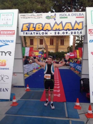 (FOTO&amp;VIDEO) Gălăţeanul supranumit &quot;Alergătorul în roz&quot; reuşeşte şi la triatlon