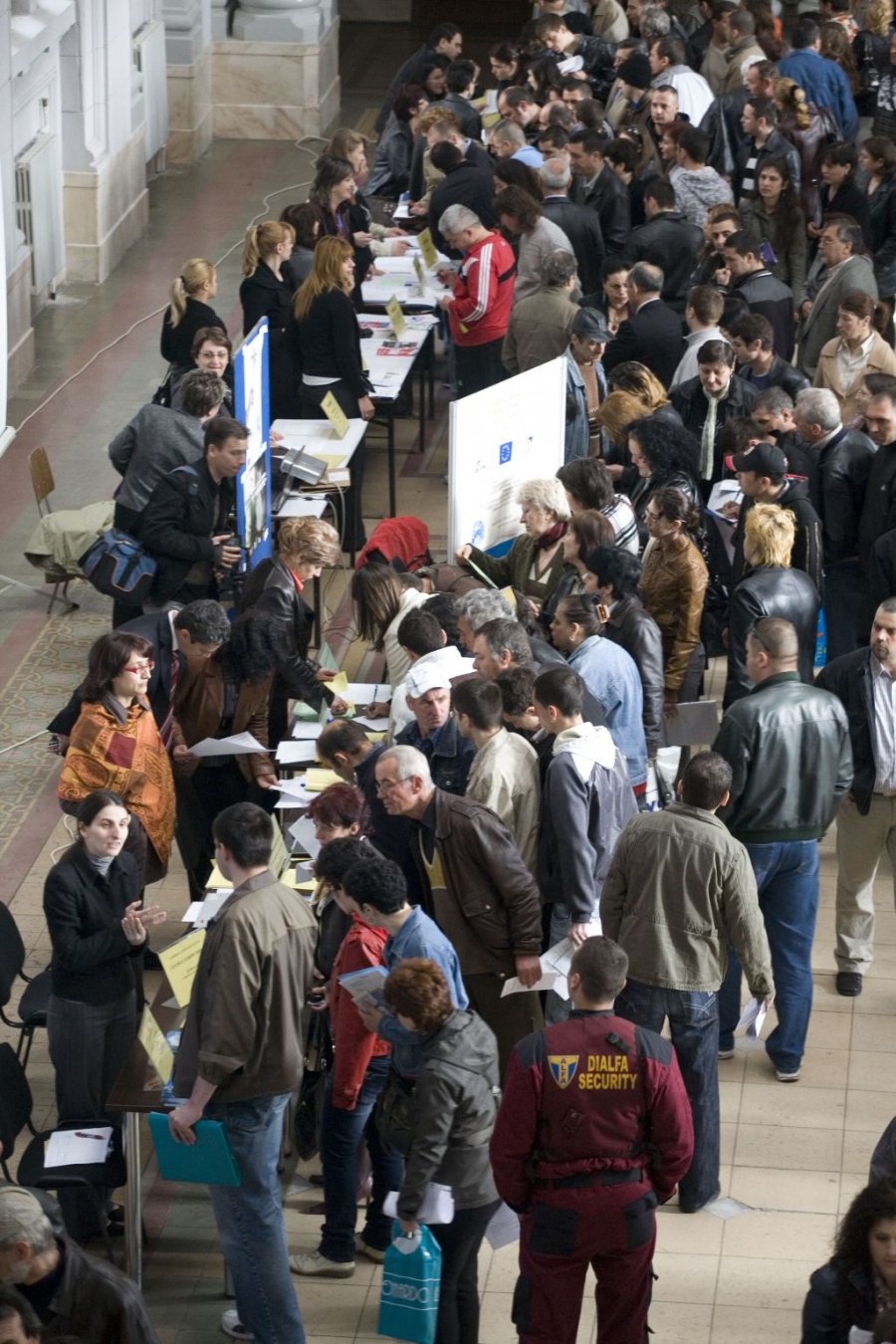 LOCURI DE MUNCĂ/ În ce domenii se fac cele mai multe angajări în Galaţi, în funcţie de vârstă