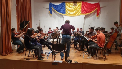 Orchestra Liceului de Artă din Galați va concerta săptămâna viitoare în Franţa