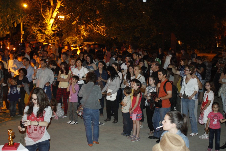 Noaptea cea mai lungă: Mii de gălăţeni au luat cu asalt muzeele