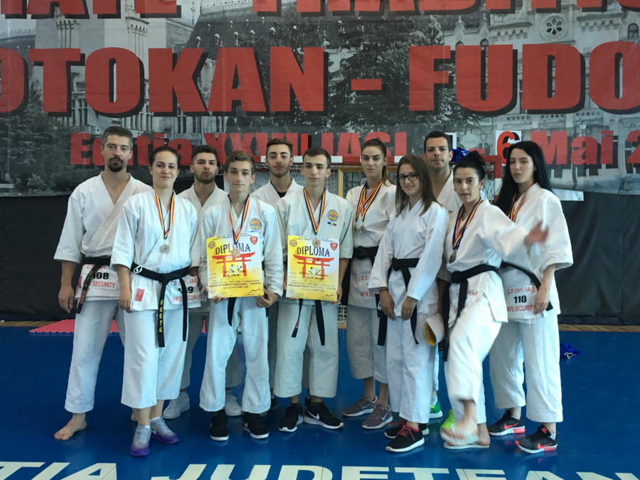 KARATE TRADIŢIONAL | Naționalele, cu zece titluri de campioni pentru gălăţeni