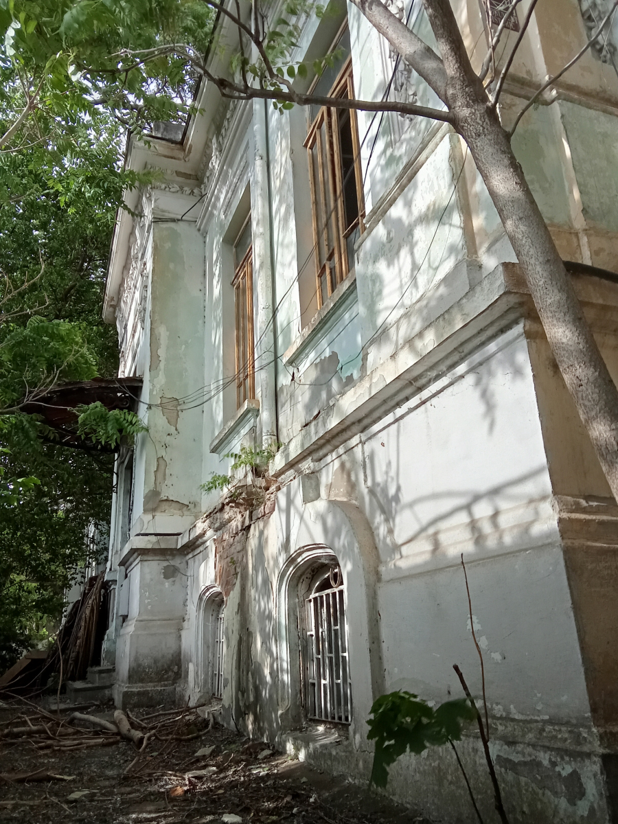 Imobilul centenar de pe strada Gării caută proiectanţi pentru renovare (FOTO)