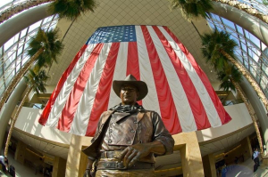 Solicitare de redenumire a aeroportului ”John Wayne”