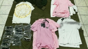 HAINE CONTRAFĂCUTE confiscate de poliţiştii de frontieră