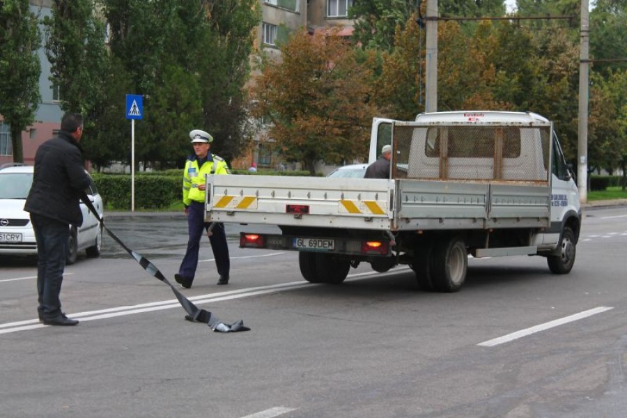 Accident pe strada Prelungirea Brăilei. O adolescentă de 16 ani a ajuns la spital