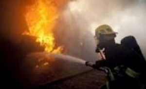 Casă incendiată intenţionat la Tecuci. Poliţia caută autorul