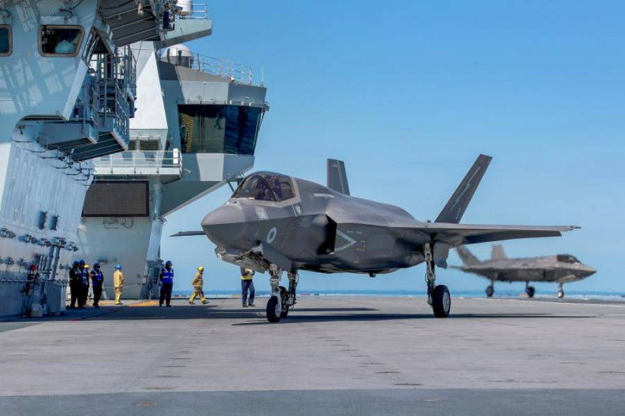 Avionul „invizibil” britanic F-35, recuperat din Marea Mediterană