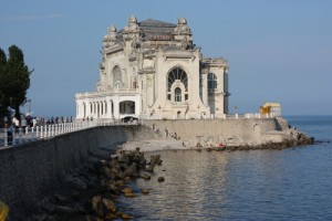 Campania VL &quot;Eu vara nu dorm&quot;/ Cât vă COSTĂ vacanţa la MARE în oraşul Constanţa