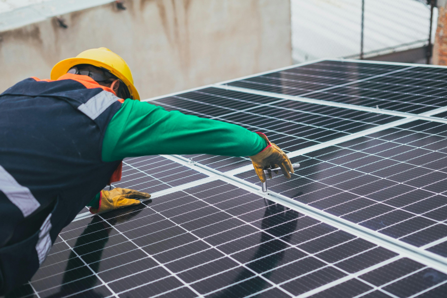 Primul parc fotovoltaic din Galaţi va fi amenajat în Micro 17