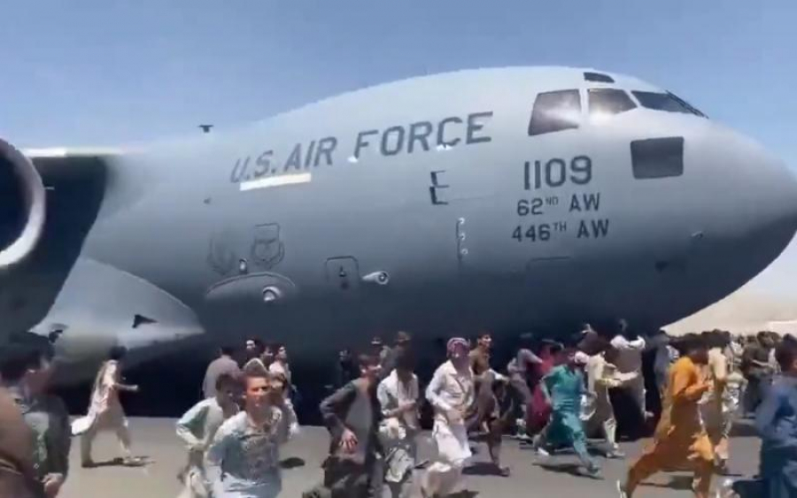 Haos și disperare pe aeroportul din Kabul