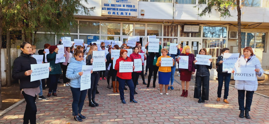 Salariații Casei de Pensii Galați au ieșit din nou la protest, acuzând salarizarea injustă
