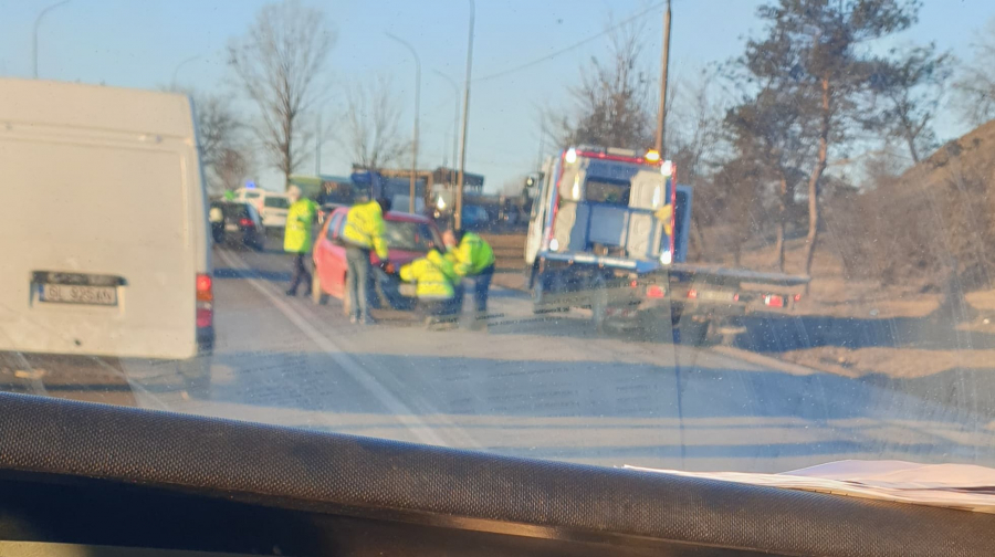 O surpare în șosea la Tirighina a făcut victime colaterale. Doi polițiști care dirijau circulația au fost loviți de o mașină
