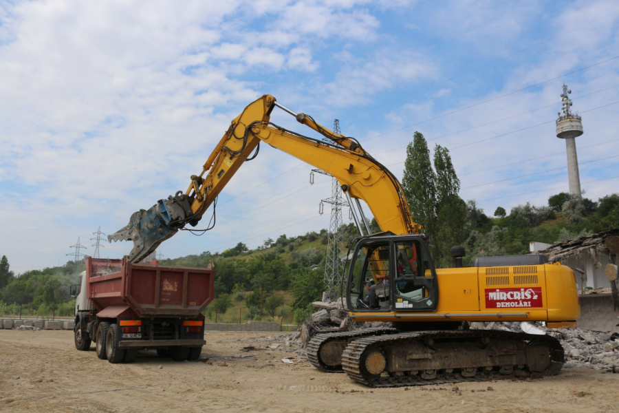 Au început lucrările la Plaja ”Dunărea” (FOTO)