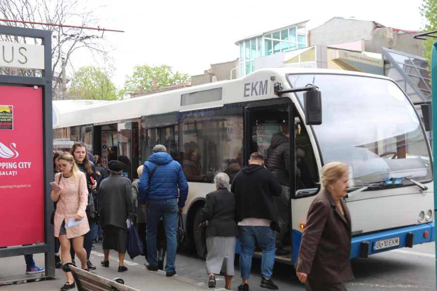 Trasee de transport public deviate de 1 decembrie