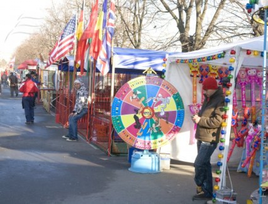 Circul Serbărilor - Galaţiul, tarabă de chinezării