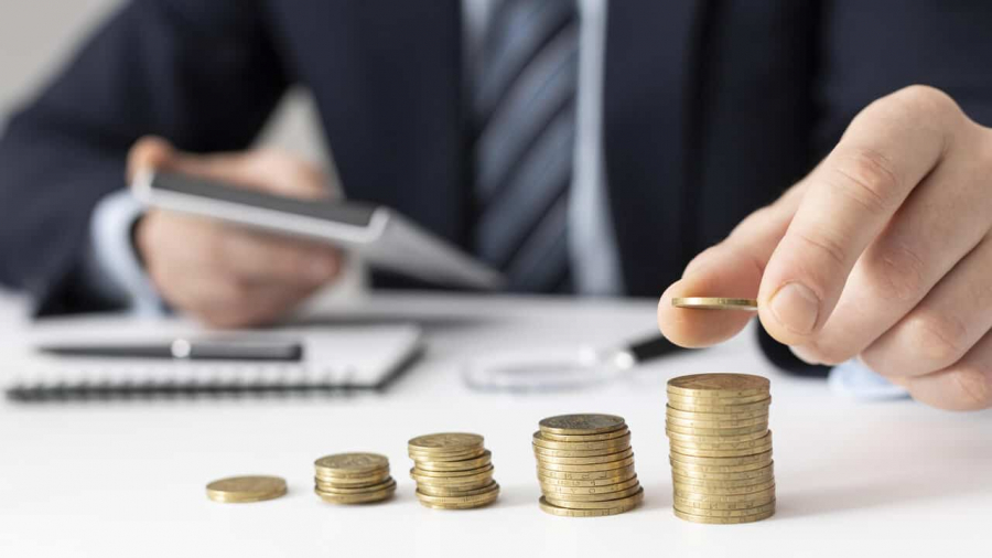 Incertitudinea politică determină scumpirea creditelor