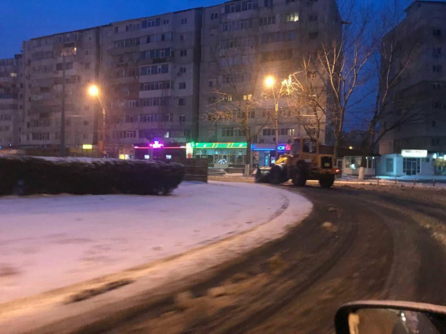 Fără probleme majore din cauza zăpezii şi a viscolului