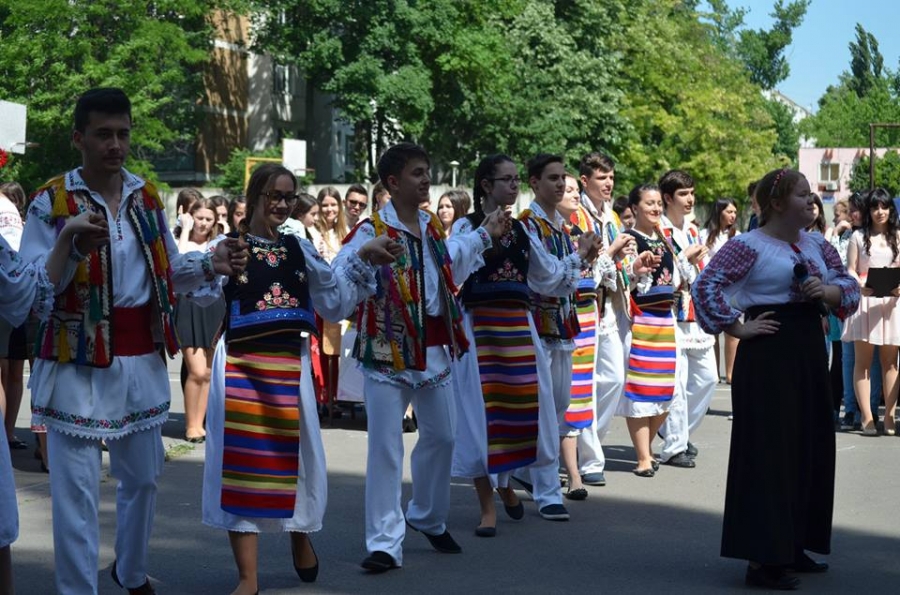 TINERII ŞI ORAŞUL/ 138 de ani de la înfiinţarea Colegiului Naţional “Costache Negri”