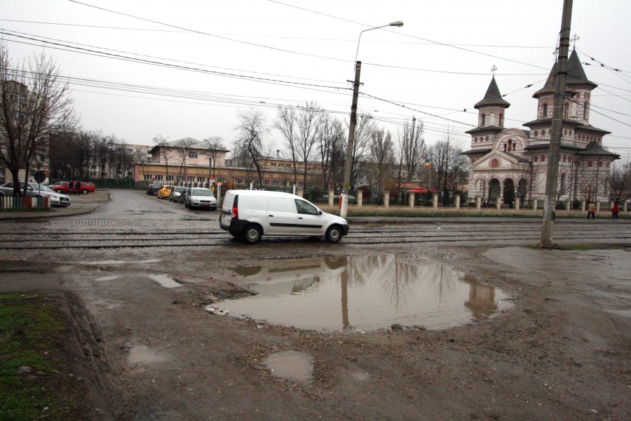 Era Nicolae a trecut, wc-ul din fundul curţii a rămas: Strada Clăbucet, reabilitată pe secţiunea abandonată