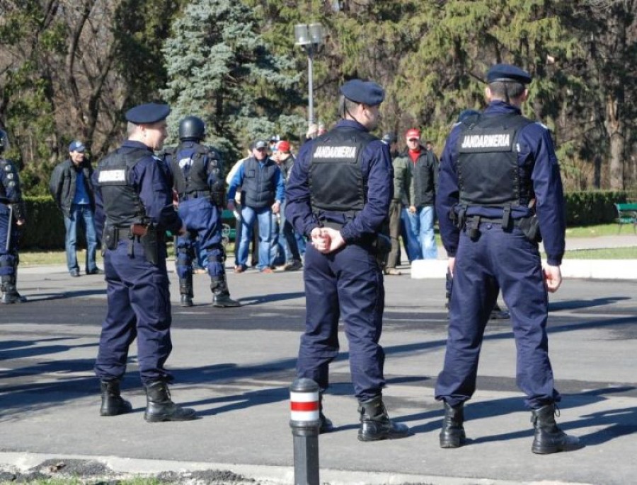 Întâlnire de gradul zero la Universitate. Studenţii de la Istorie, faţă în faţa cu jandarmii