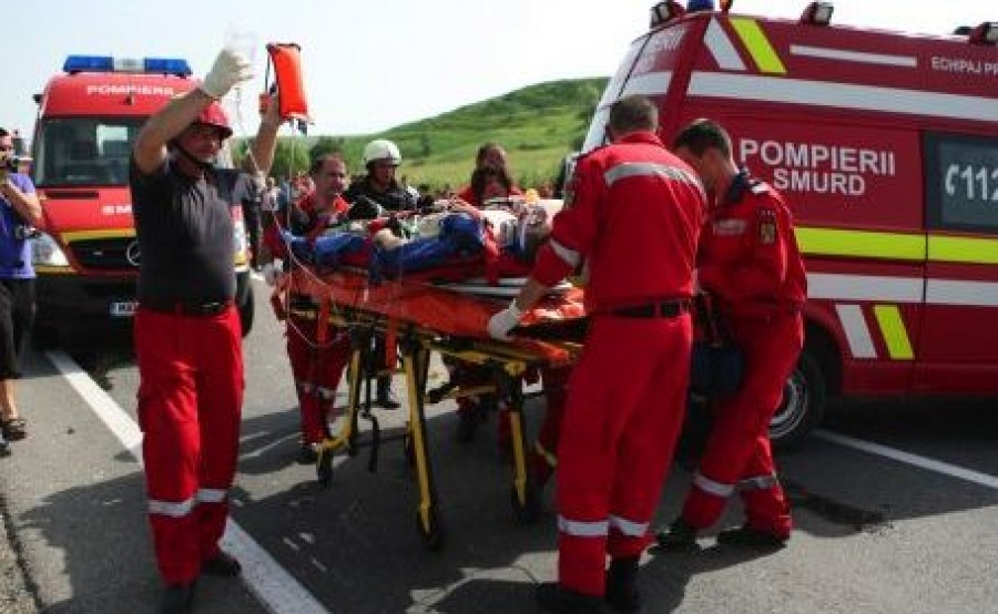 O tânără şi un motociclist, răniţi într-un accident la Furcenii Noi