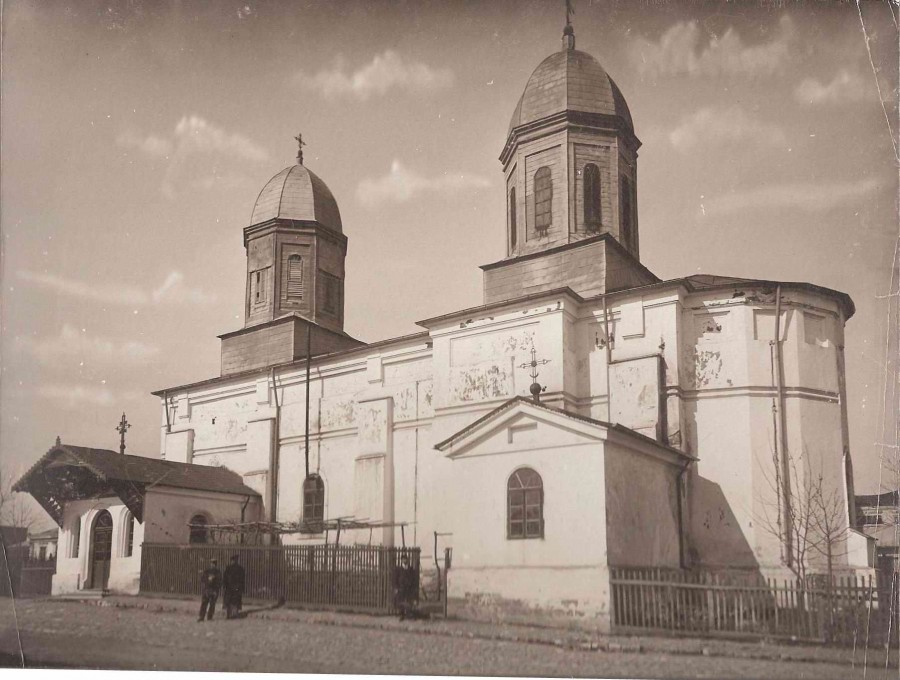 Biserica "Mavramol", locul unde MERITĂ să veniţi (FOTO)