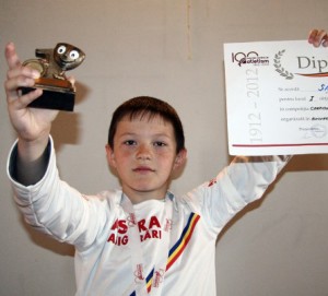 Dan Sîrbu, campion încă de la nouă ani, în timp ce alţi copilaşi de seama lui rup tastatura cu Messengerul şi cu jocurile pe computer