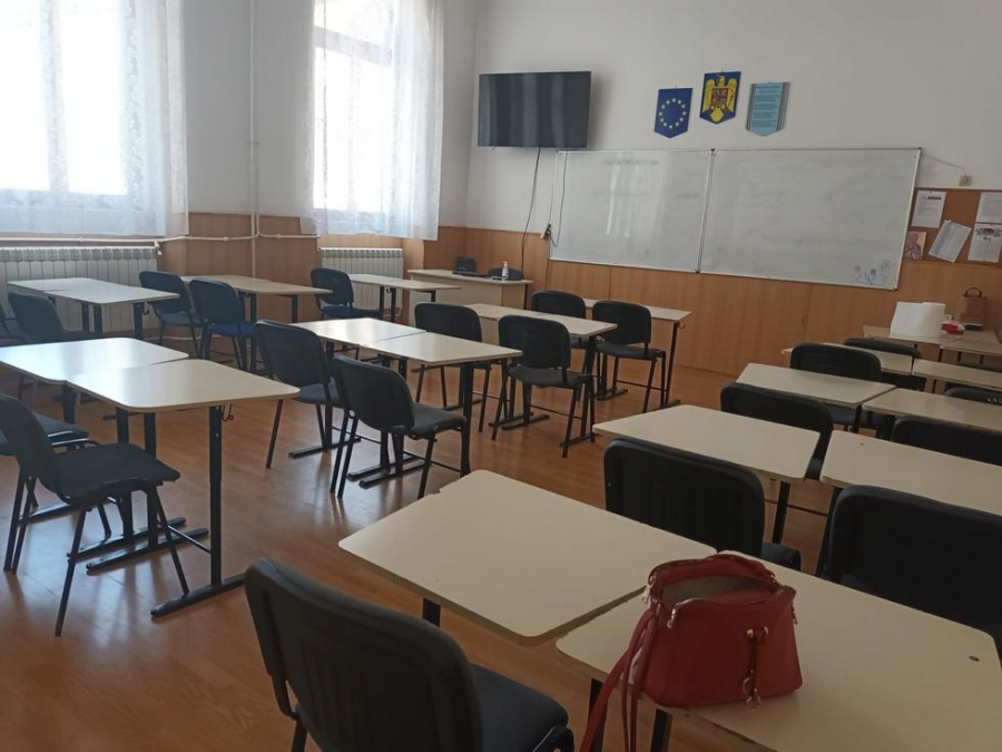 Greva generală a cadrelor didactice continuă. Unele şcoli, cu lacătul pe poartă, altele, cu profesori la ore