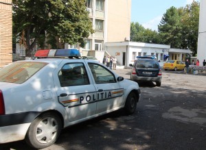 Metodele &quot;accidentul&quot; şi &quot;premiul&quot;: Nouă arestaţi în urma percheziţiilor DIICOT