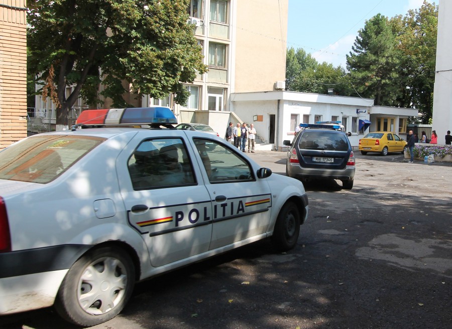 Metodele "accidentul" şi "premiul": Nouă arestaţi în urma percheziţiilor DIICOT