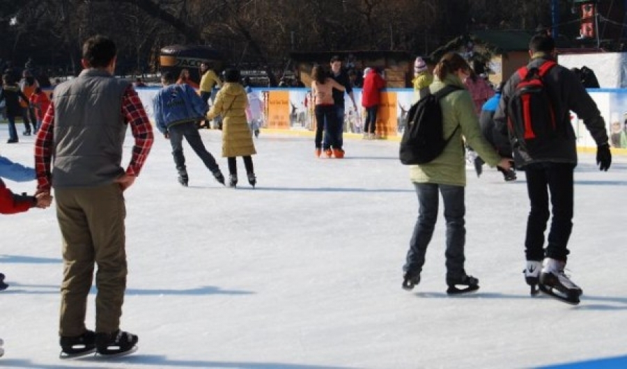 Vă puteţi relaxa la PATINOARUL în aer liber