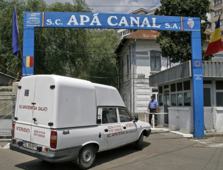 Pensionarii vor PICHETA sediul SC Apă Canal, nemulţumiţi de serviciile societăţii