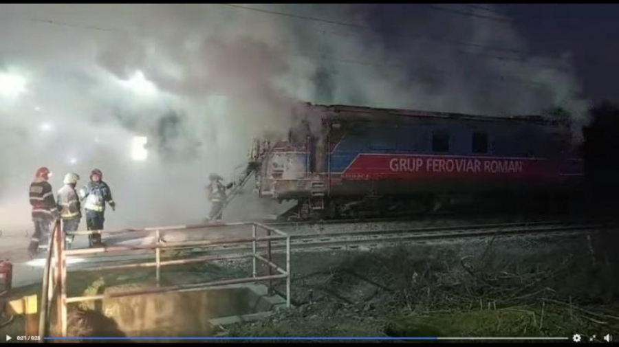 Trenuri întârziate de o locomotivă care a luat foc